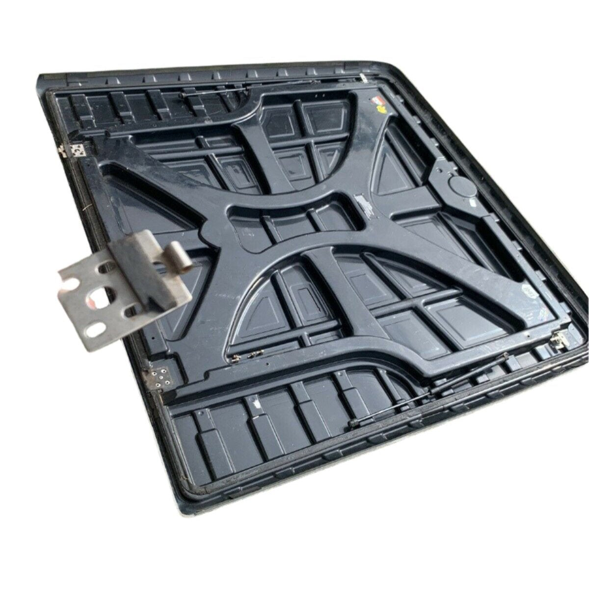 Mitsubishi ML MN Triton Fits EGR Ute Lid 25mm Male Hinge Fitment on Lid for EGR with Shiny Black Plastic Underneath