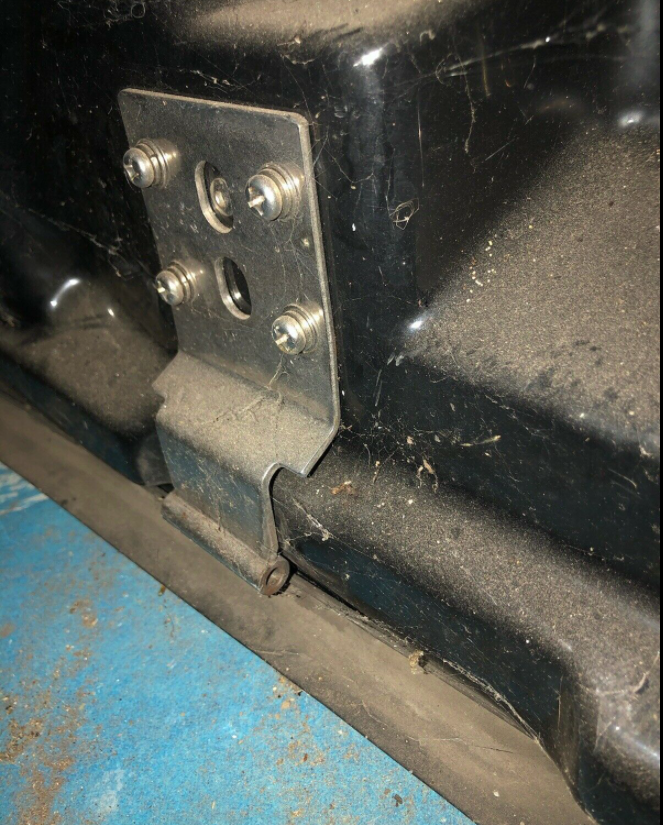 RG Colorado fits EGR Ute Lid 50mm Male Hinge Fitment on Lid for EGR with Shiny Black Plastic Underneath