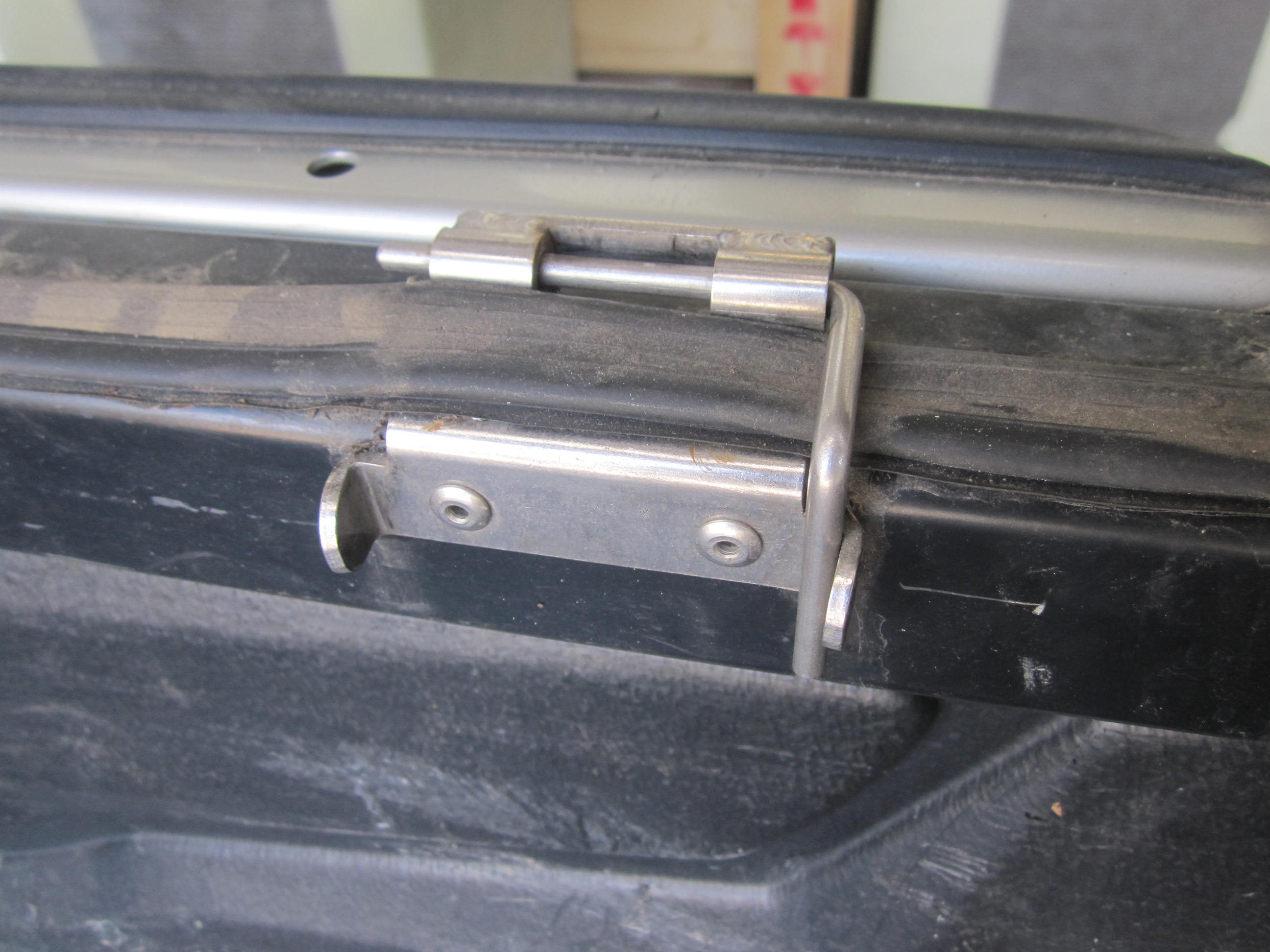 Mazda BT-50 2007-2011 25mm Female Hinge & Pins Kit-C for EGR Ute Lid with Shiny Black Plastic Underneath
