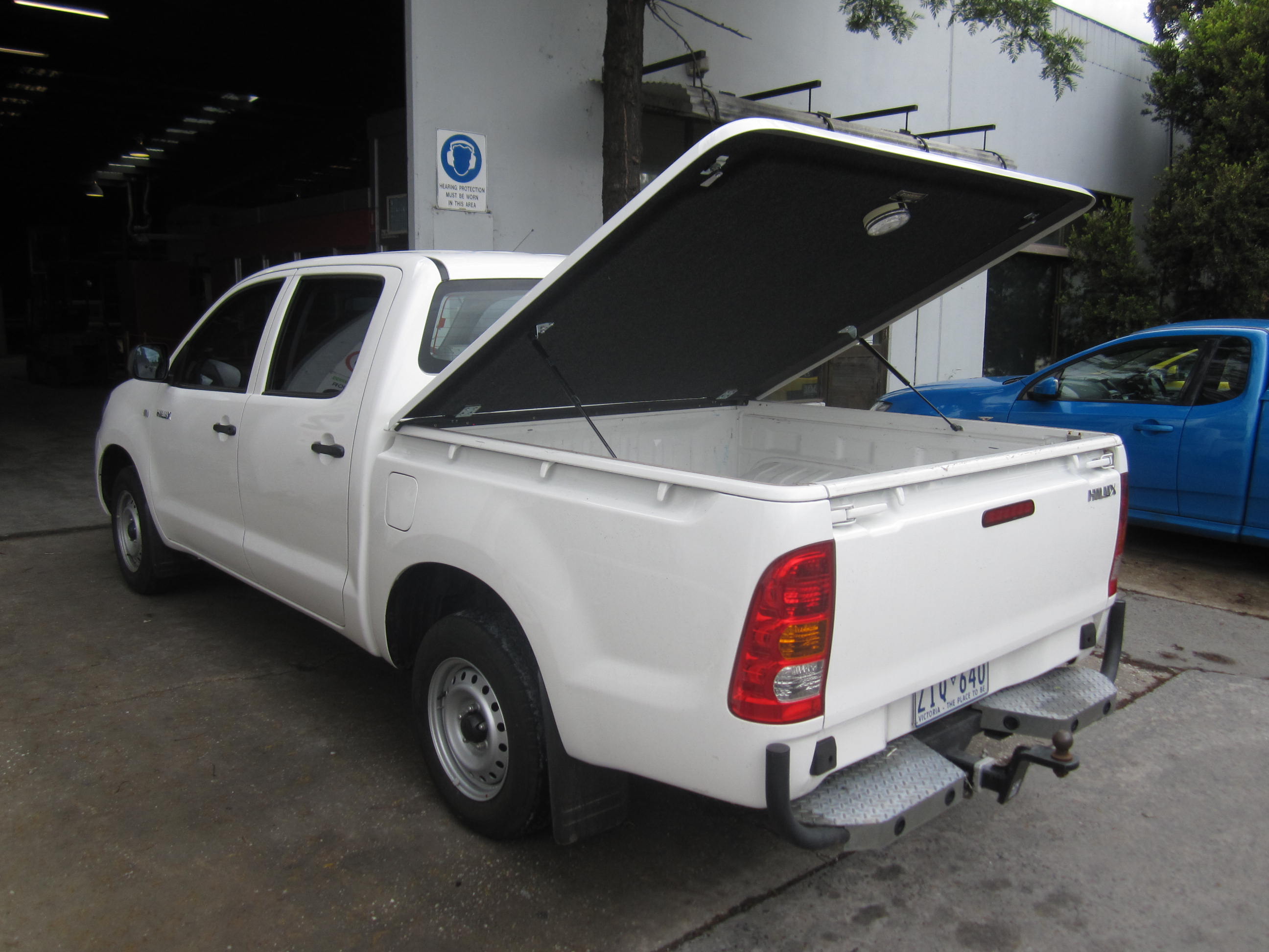 PX Ford Ranger Ute Lid Gas Struts fits Fibreglass Hard Tonneau Cover same as 903876 250n