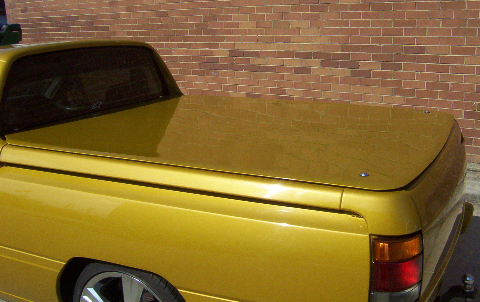 VS VR VT Commodore Gas Struts Flat Top Fibreglass Ute Lid Hard Cover 860344 350n