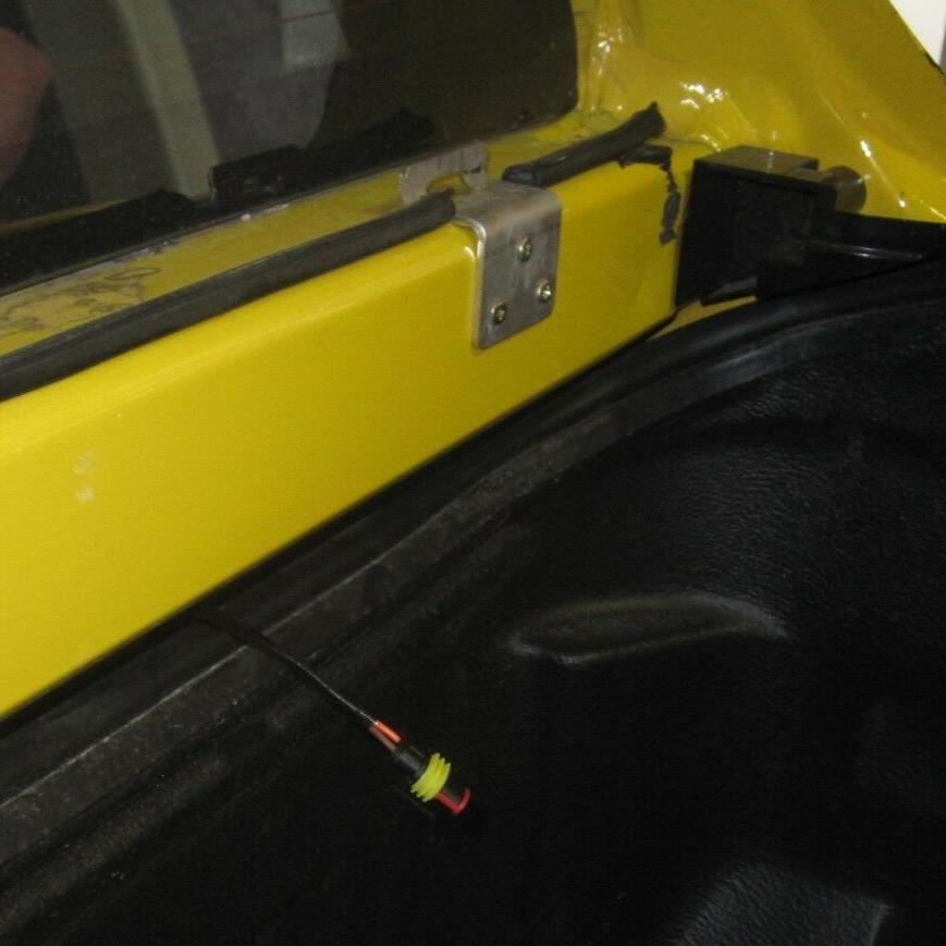 VS VR VT VN Commodore Ute Lid Female 3 Hole Hinge Slots for Fibreglass with Carpet Underneath SET-A Hinges & Screws