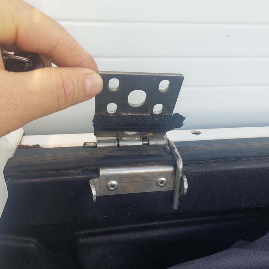 PJ PK Ford Ranger 25mm Female Hinge & Bolts Kit-B for EGR Ute Lid with Shiny Black Plastic Underneath