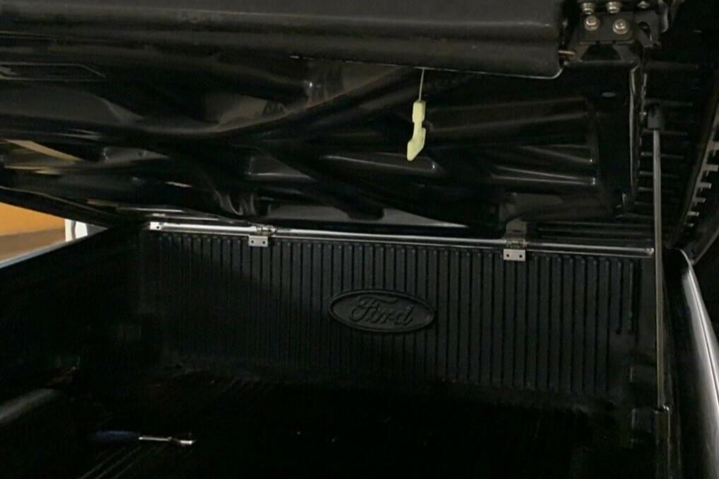 AU BA BF Ford Falcon 25mm Female Hinge & Pins for EGR Ute Lid with Shiny Black Plastic Underneath Kit-D