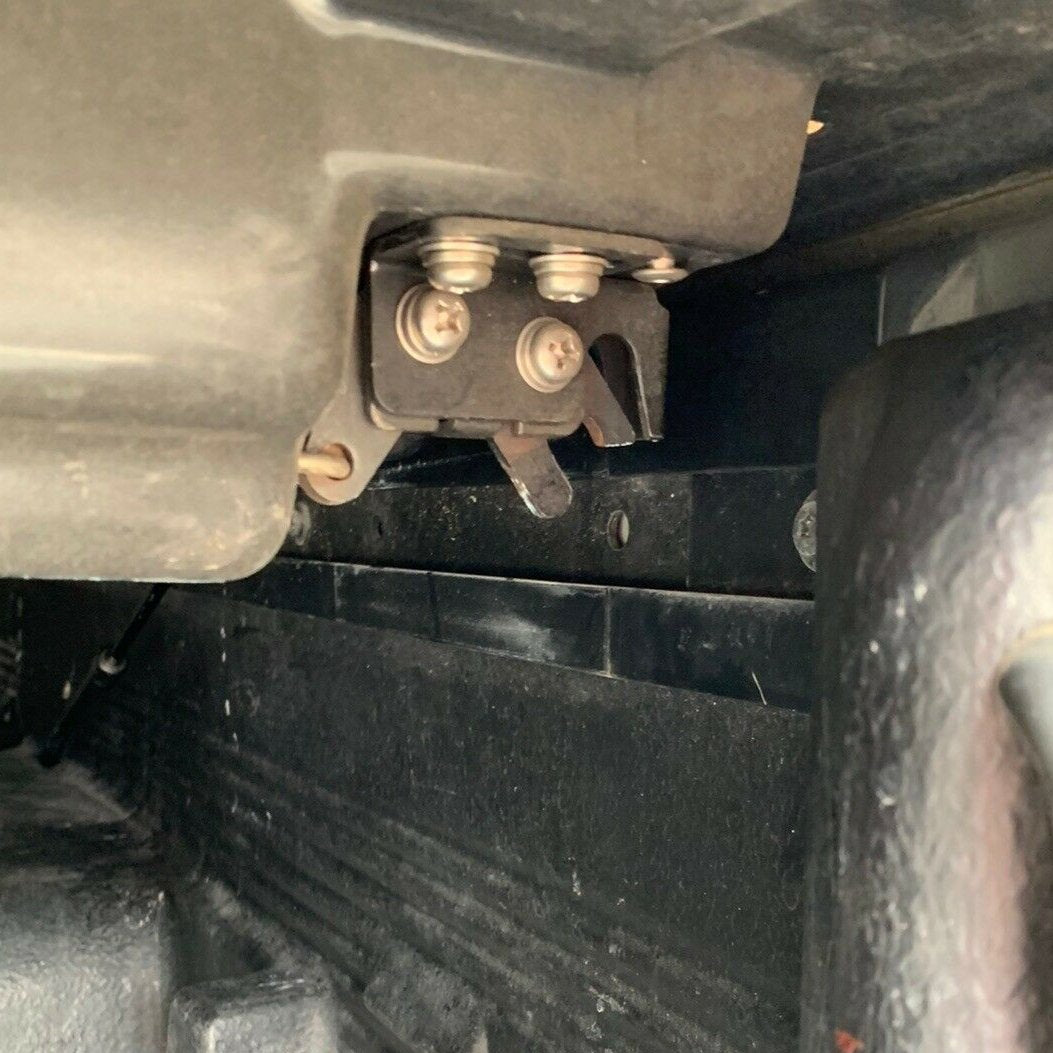 Mazda BT-50 Ute Lid Rear Lock Catch Mechanism fits EGR Lids with Shiny Plastic Underneath Lid